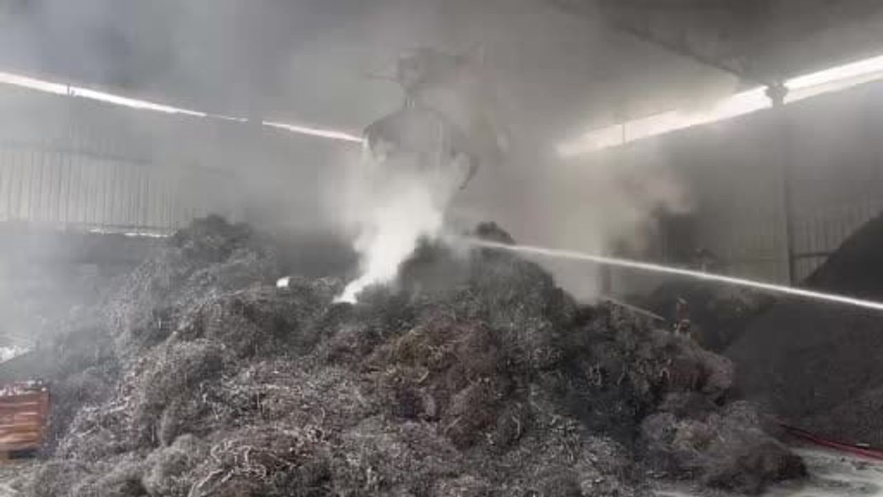 Bursa'da Yangın Paniği: Metal Geri Dönüşüm Fabrikasında Yangın Çıktı