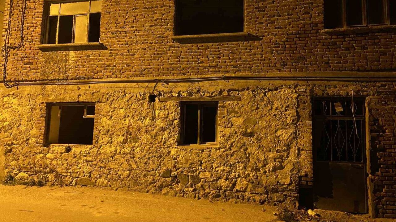 Bursa'da Yaşlı Adam Metruk Evinde Ölü Bulundu