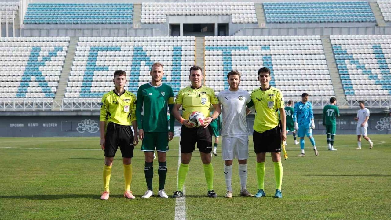 Bursaspor, Nilüfer FK'yi Hazırlık Maçında 3-0 Geçti