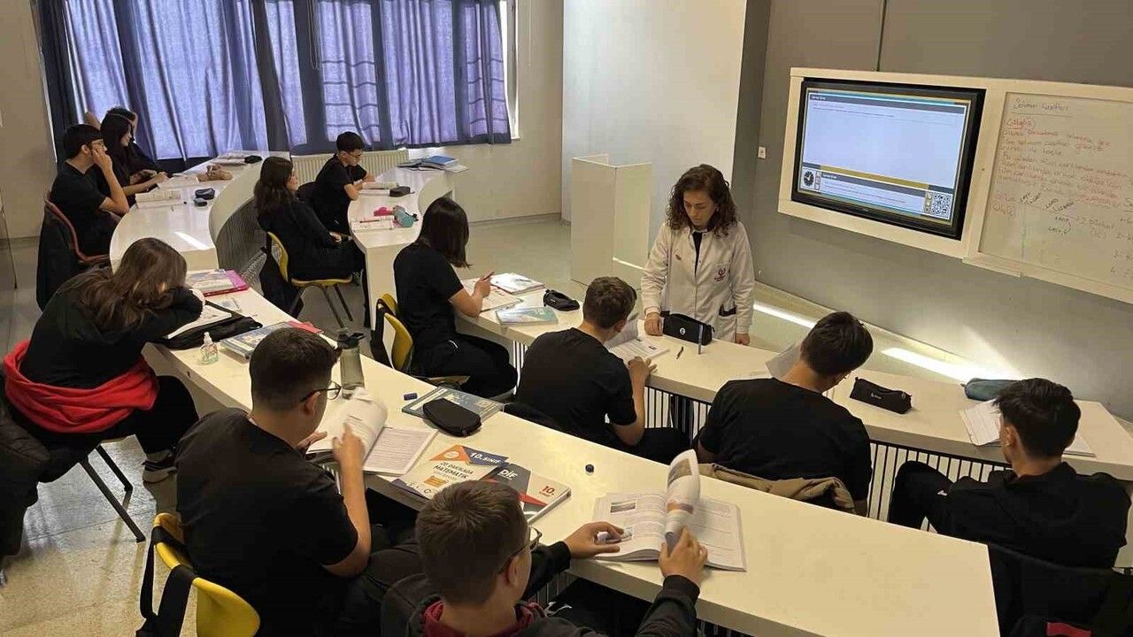 Bursluluk Sınavları Öğrencileri Geleceğe Hazırlıyor