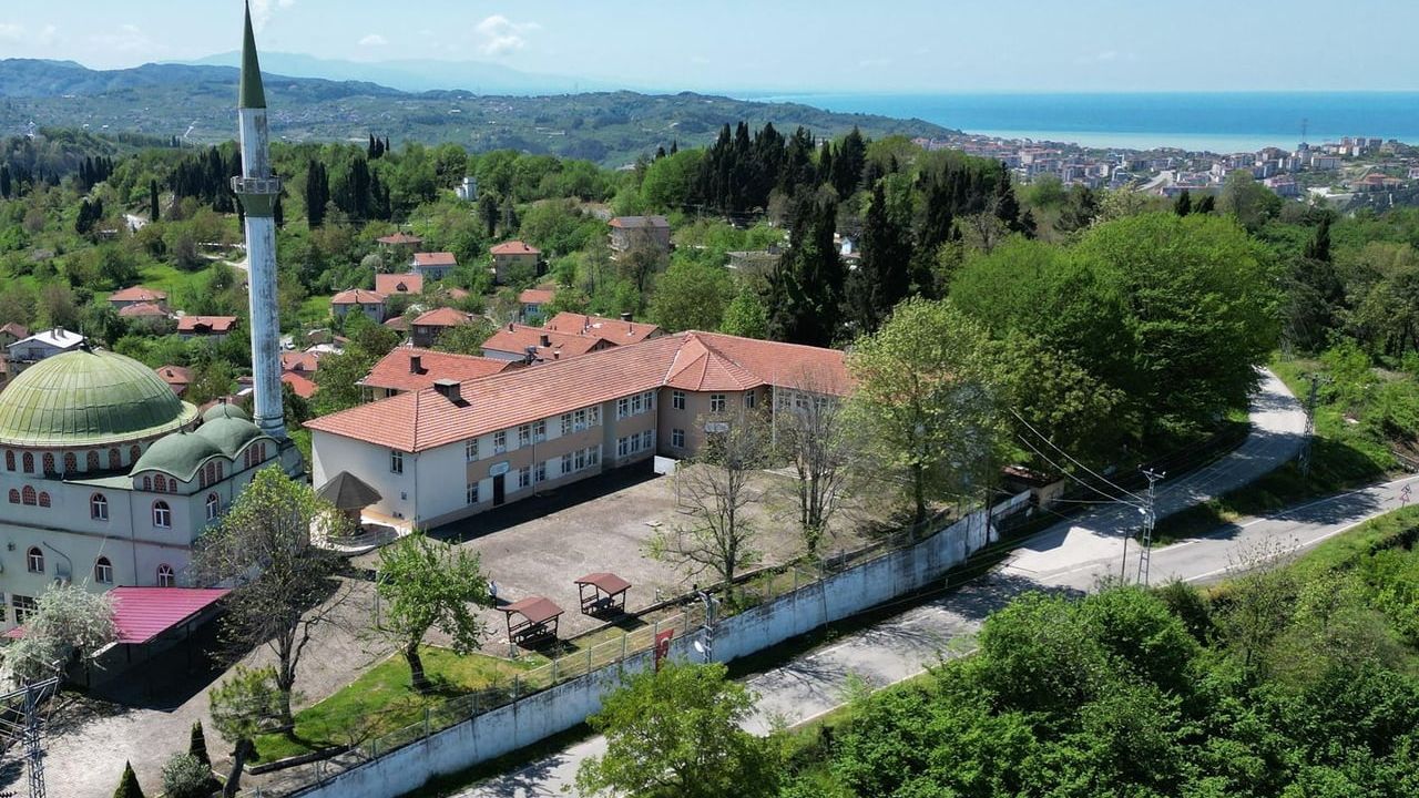 Büyük Tekke Köyü'ndeki Kapalı Okul Yıkılıyor