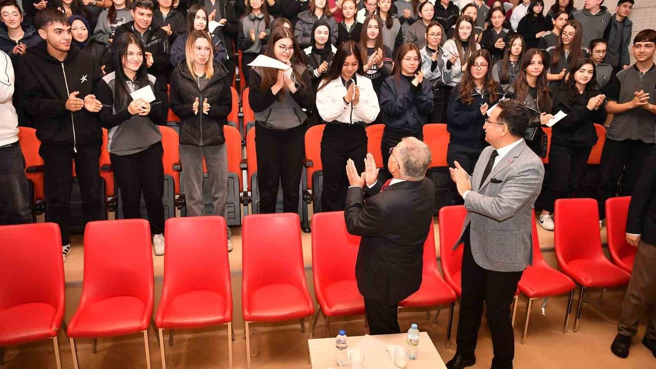 Büyükkılıç'tan Öğrencilere Gelecek İçin Tavsiyeler