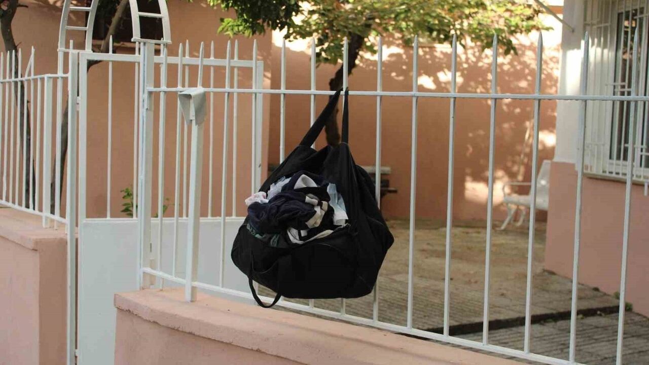 Camii Avlusunda Şüpheli Çanta İhbarı