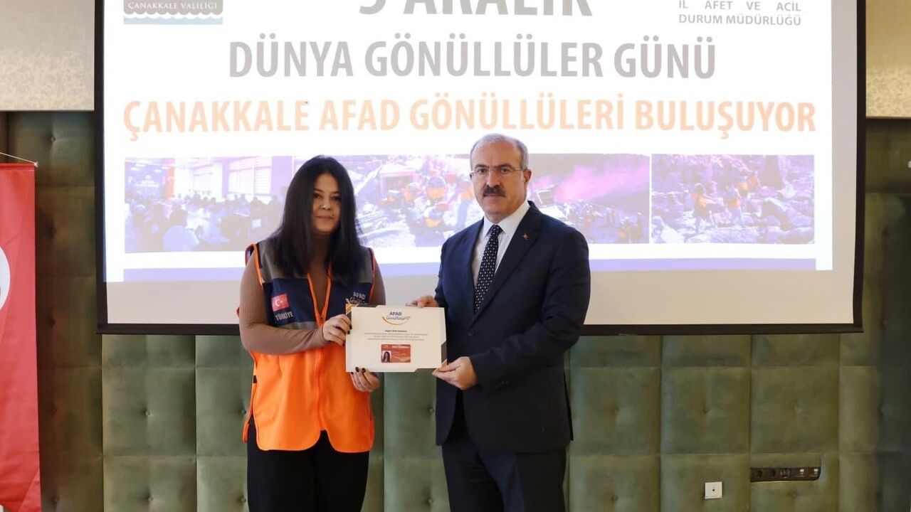 Çanakkale'de AFAD Gönüllülerine Kimlik Kartları Teslim Edildi