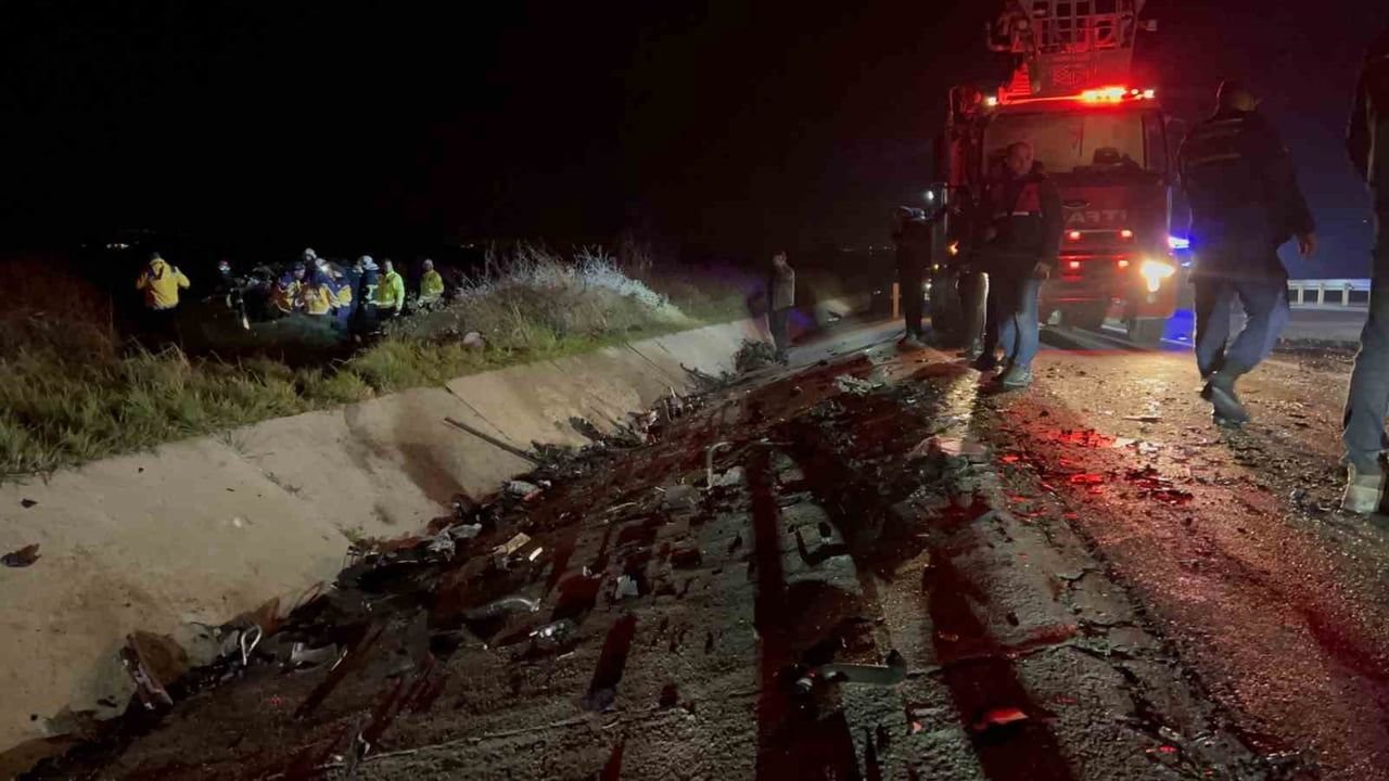 Çanakkale'de Feci Kaza: 5 Kişi Hayatını Kaybetti