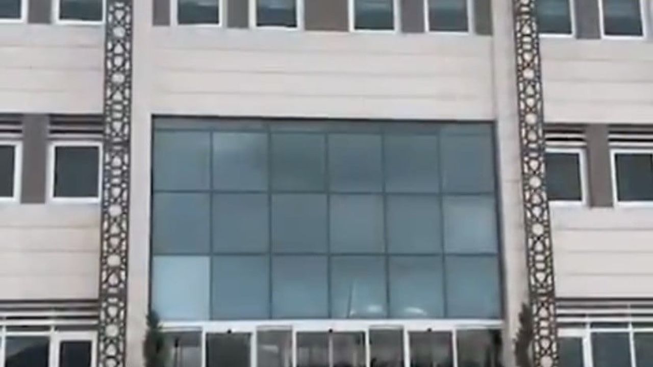 Çanakkale'de Kaçak Göçmen Operasyonu: 10 Göçmen Yakalandı, 3 Organizatör Tutuklandı