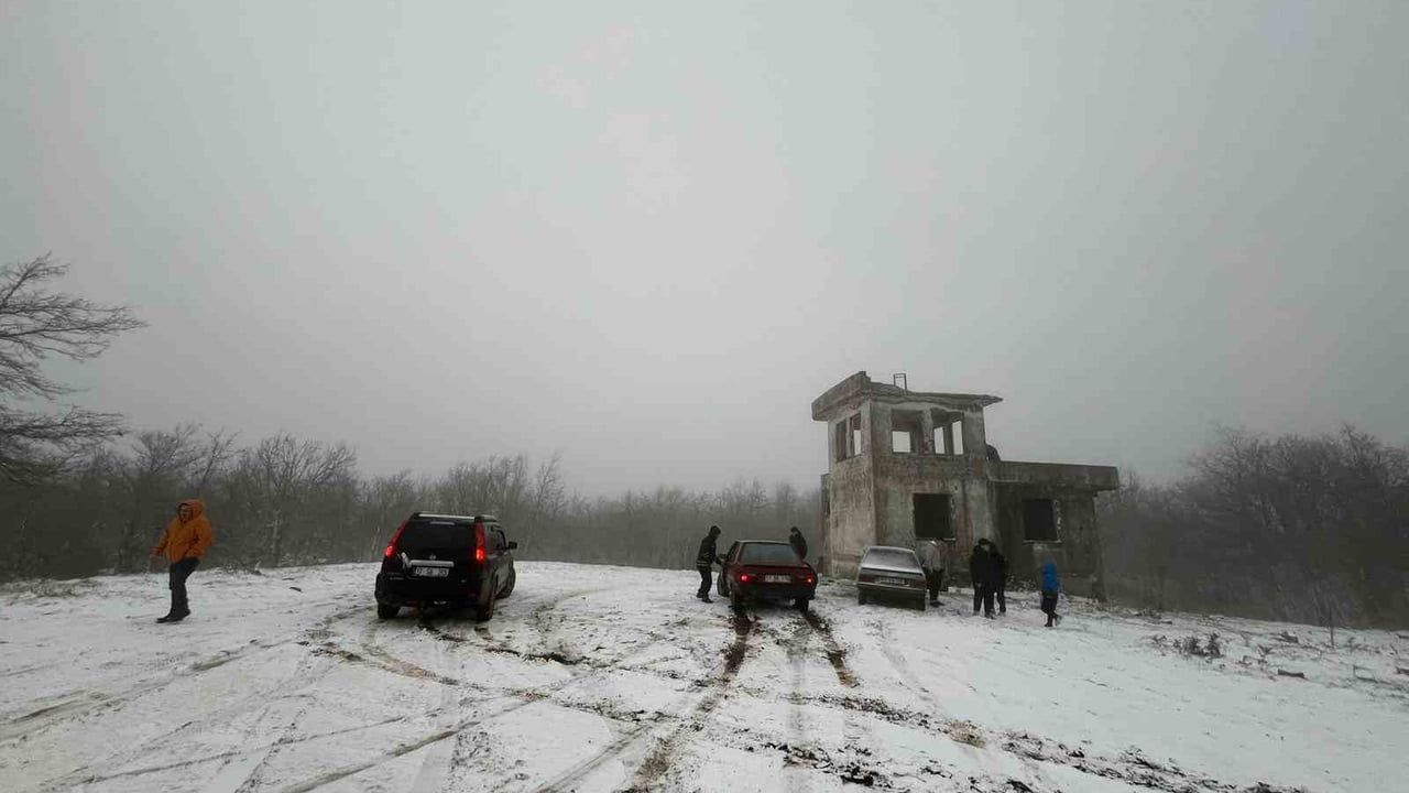 Çanakkale'de Mevsimin İlk Karı Yağdı