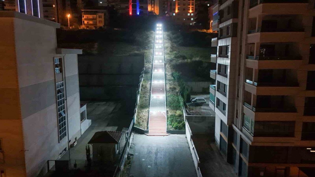 Canik'te Aydınlatma Çalışmaları Devam Ediyor