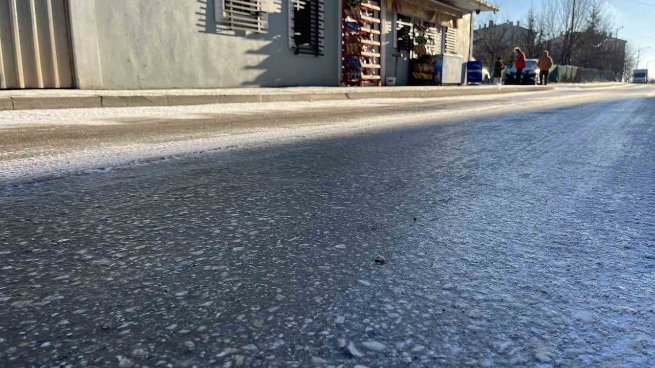 Çankaya Mahallesi'nde Buzlanma Tehlikesi