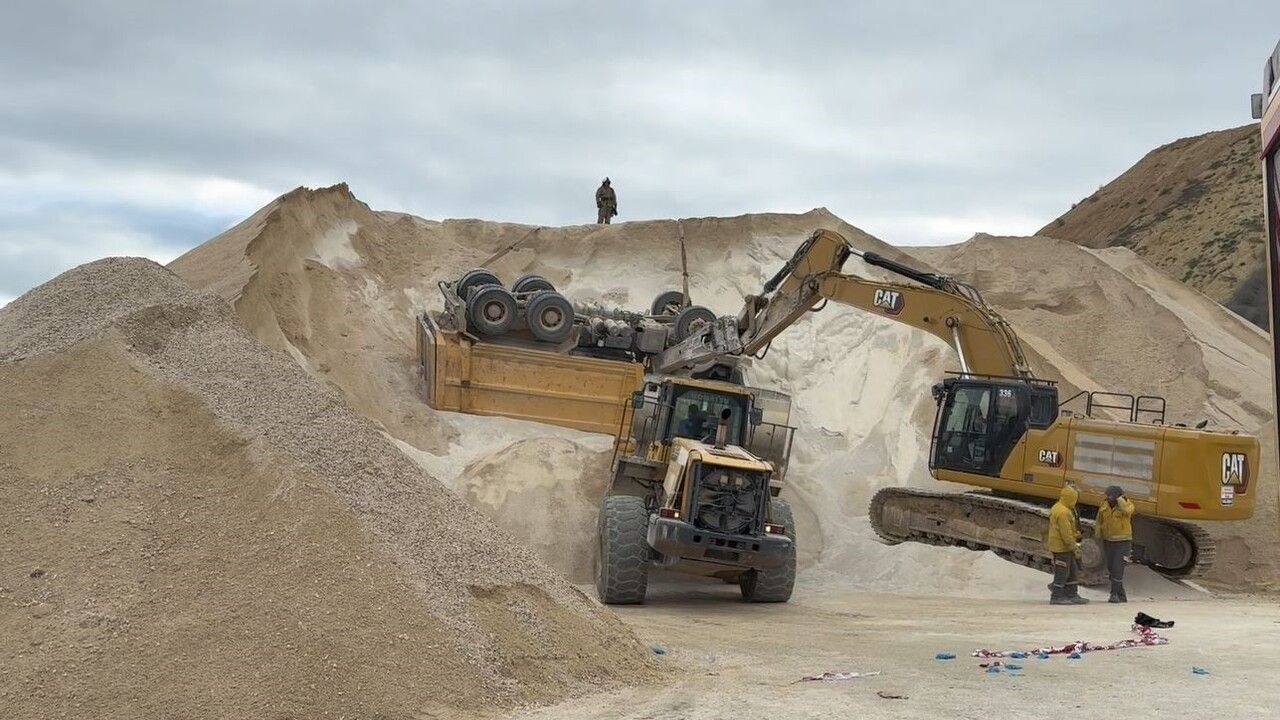 Çatalca'da Taş Ocağında Kamyon Devrildi: Bir Kişi Hayatını Kaybetti