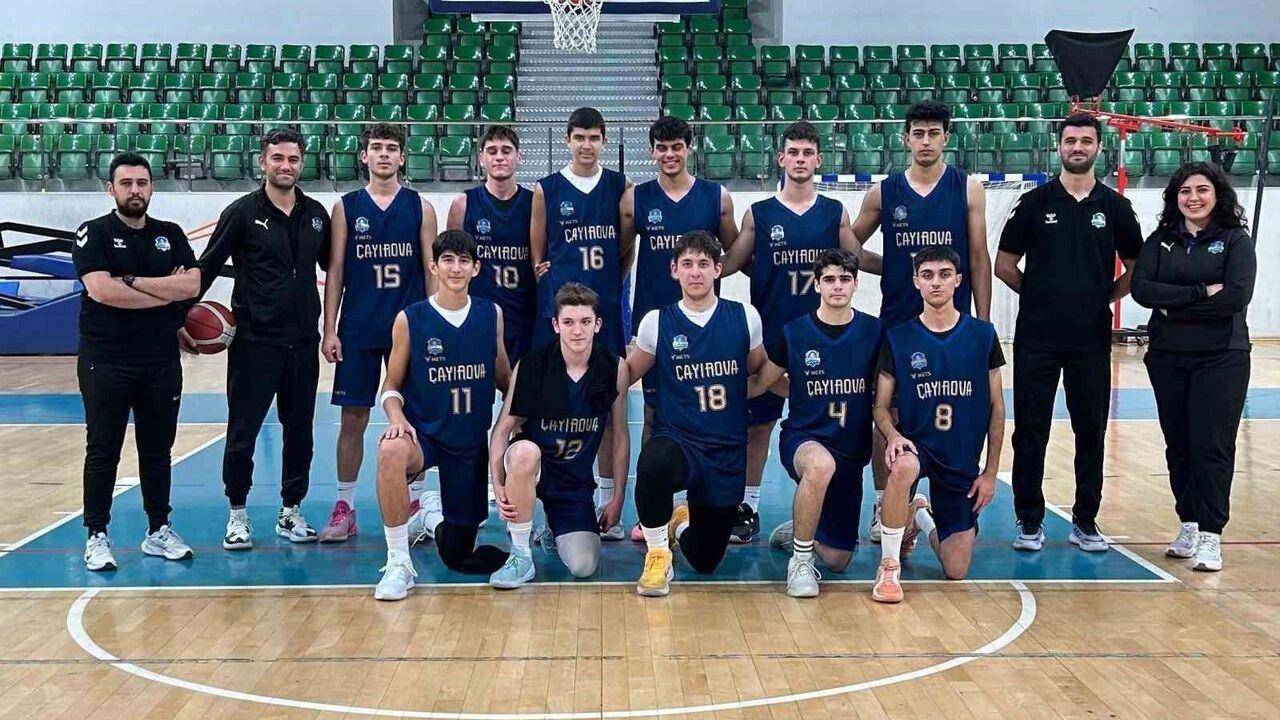 Çayırova Belediyesi U18 Basketbol Takımı Namağlup Lider Oldu