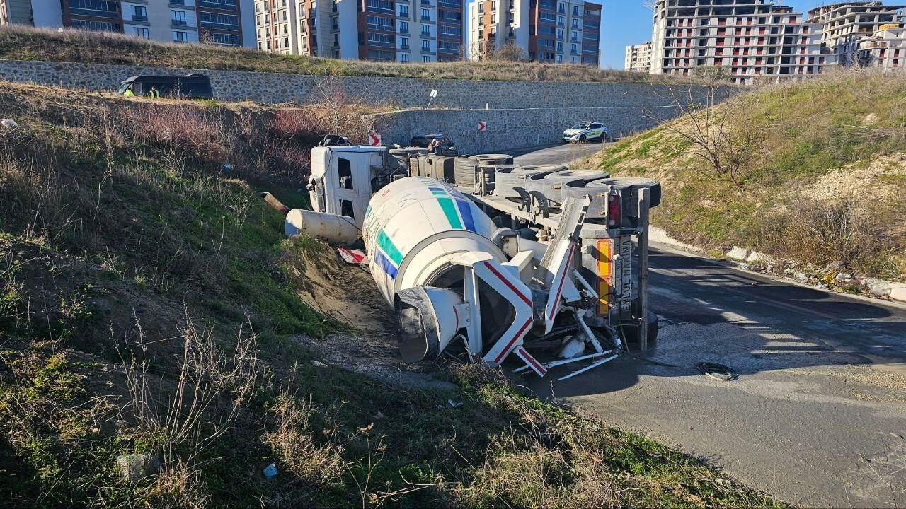 Çerkezköy'de Beton Mikseri Devrildi