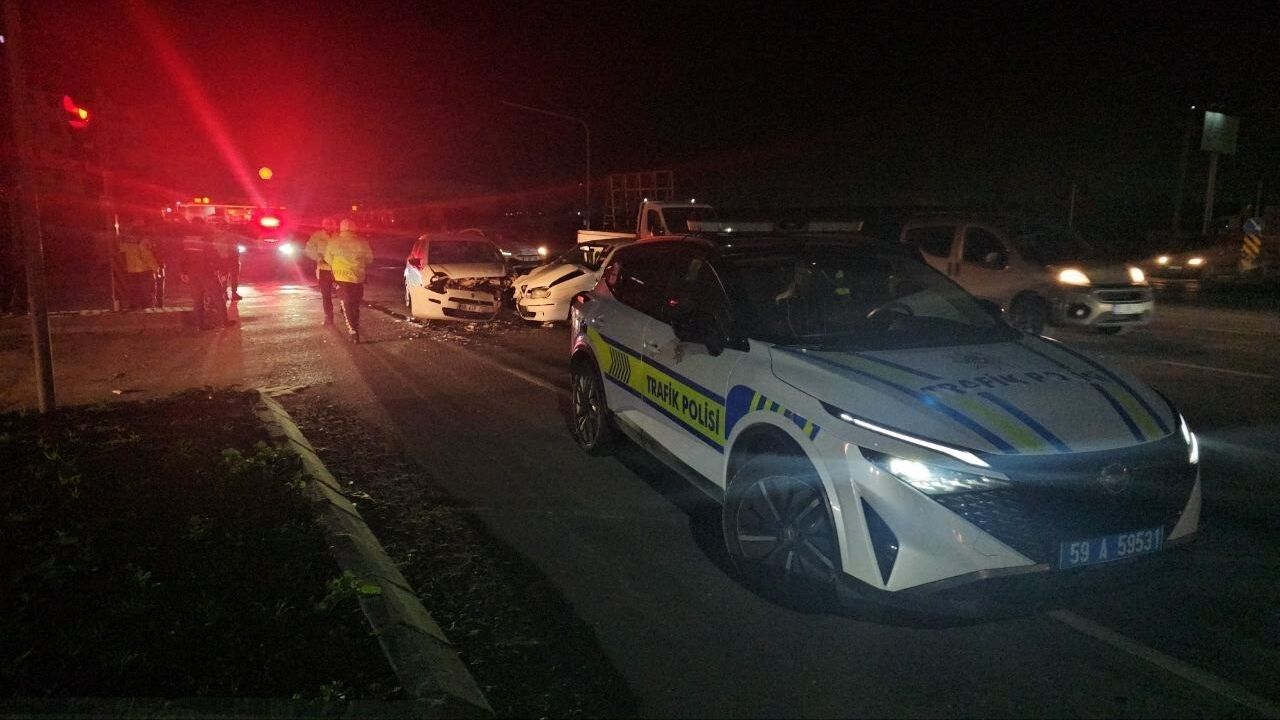 Çerkezköy'de Kırmızı Işık İhlali Trafik Kazası