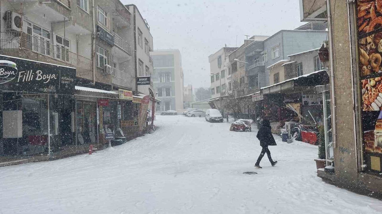 Çermik’te Kar Esareti: Ulaşım Zorlaştı