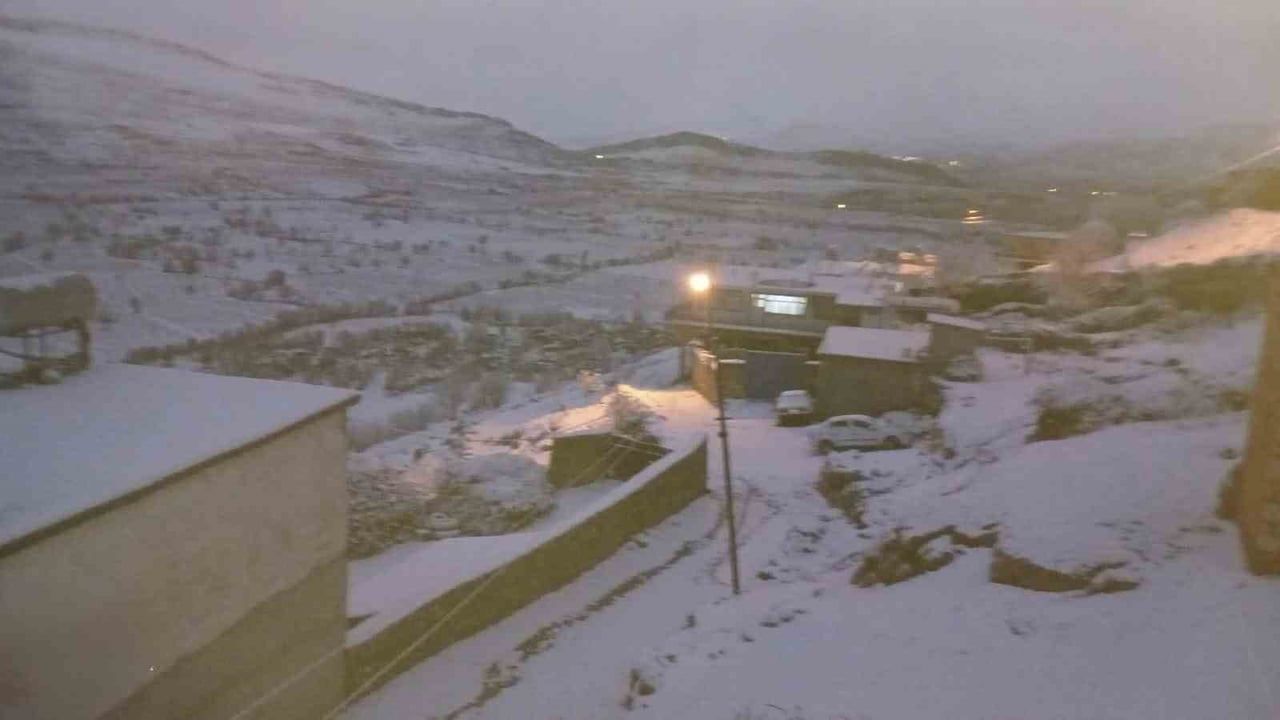 Çermik'te Mevsimin İlk Karı Yağdı