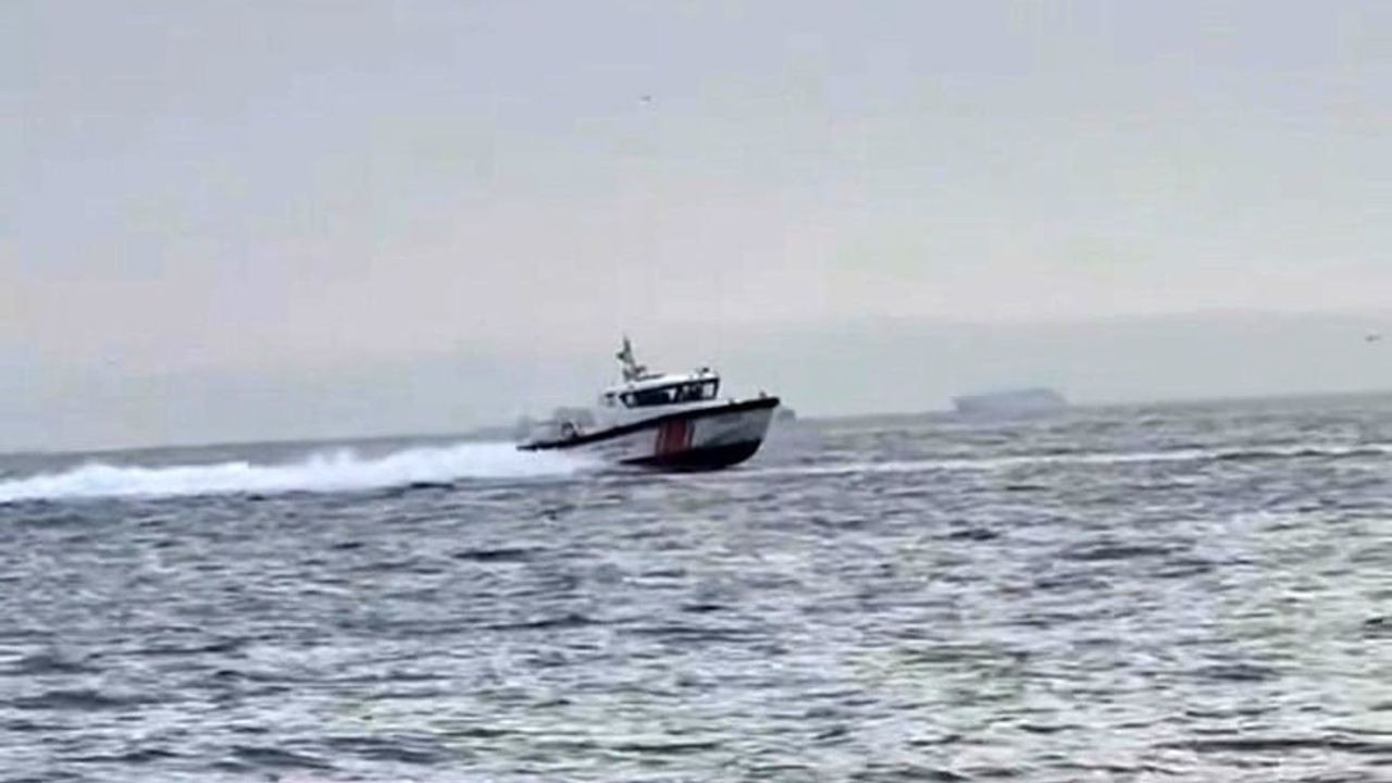 Çeşme Açıklarında Mülteci Botu Takibi