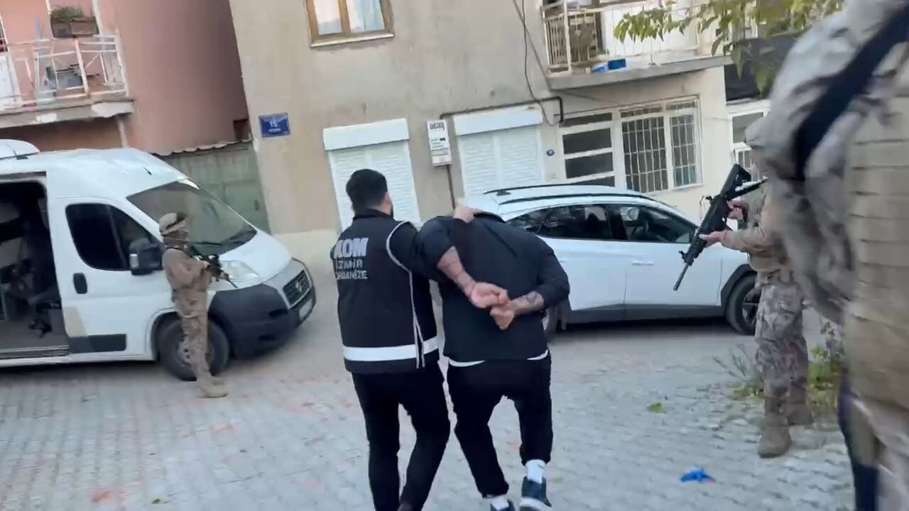Çeşme'de Özel Harekat Destekli Suç Operasyonu