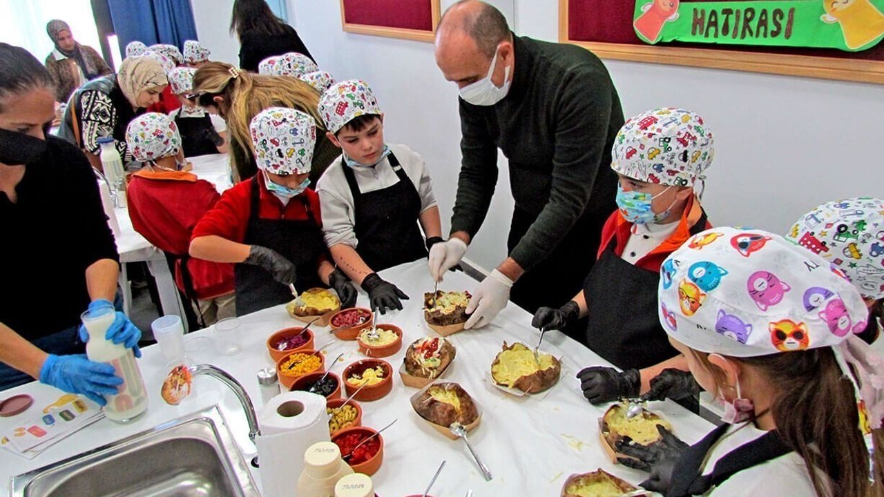 Çeşme'de Velilerle Kumpir Etkinliği