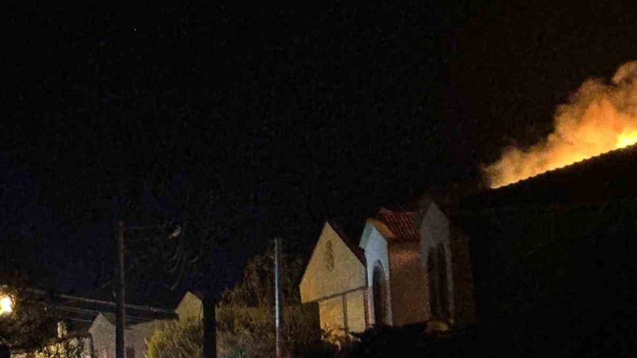 Çeşme'deki Villa Yangını Kontrol Altına Alındı