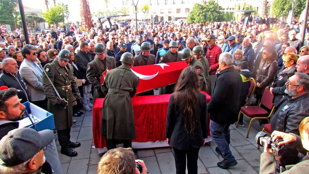 Çeşme’nin Eski Belediye Başkanı Ahmet Faik Tütüncüoğlu Son Yolculuğuna Uğurlandı