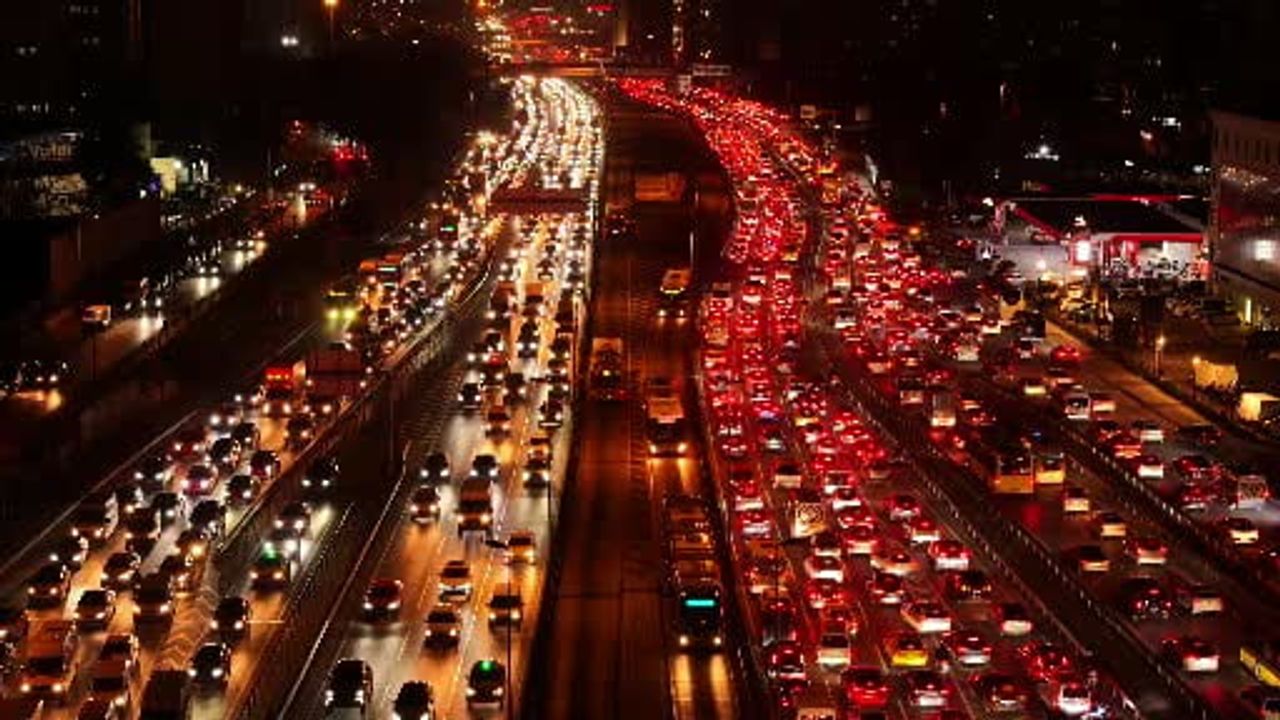 Cevizlibağ'da Cuma Günü Trafik Yoğunluğu