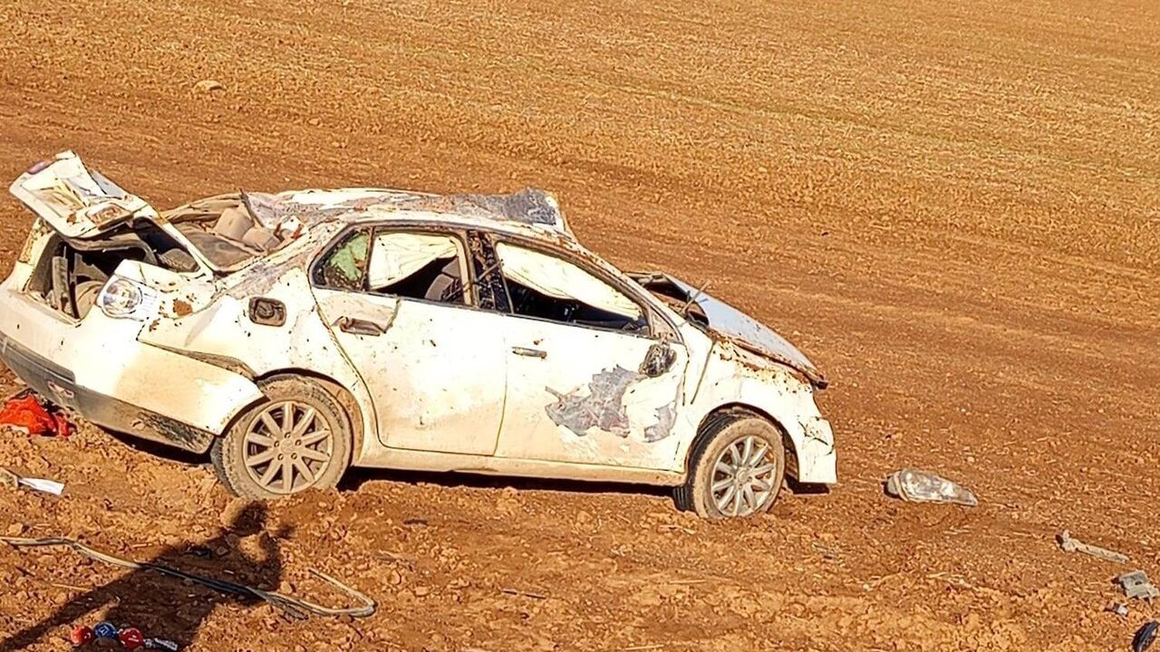 Ceylanpınar'da Kontrolden Çıkan Otomobil Tarlaya Devrildi