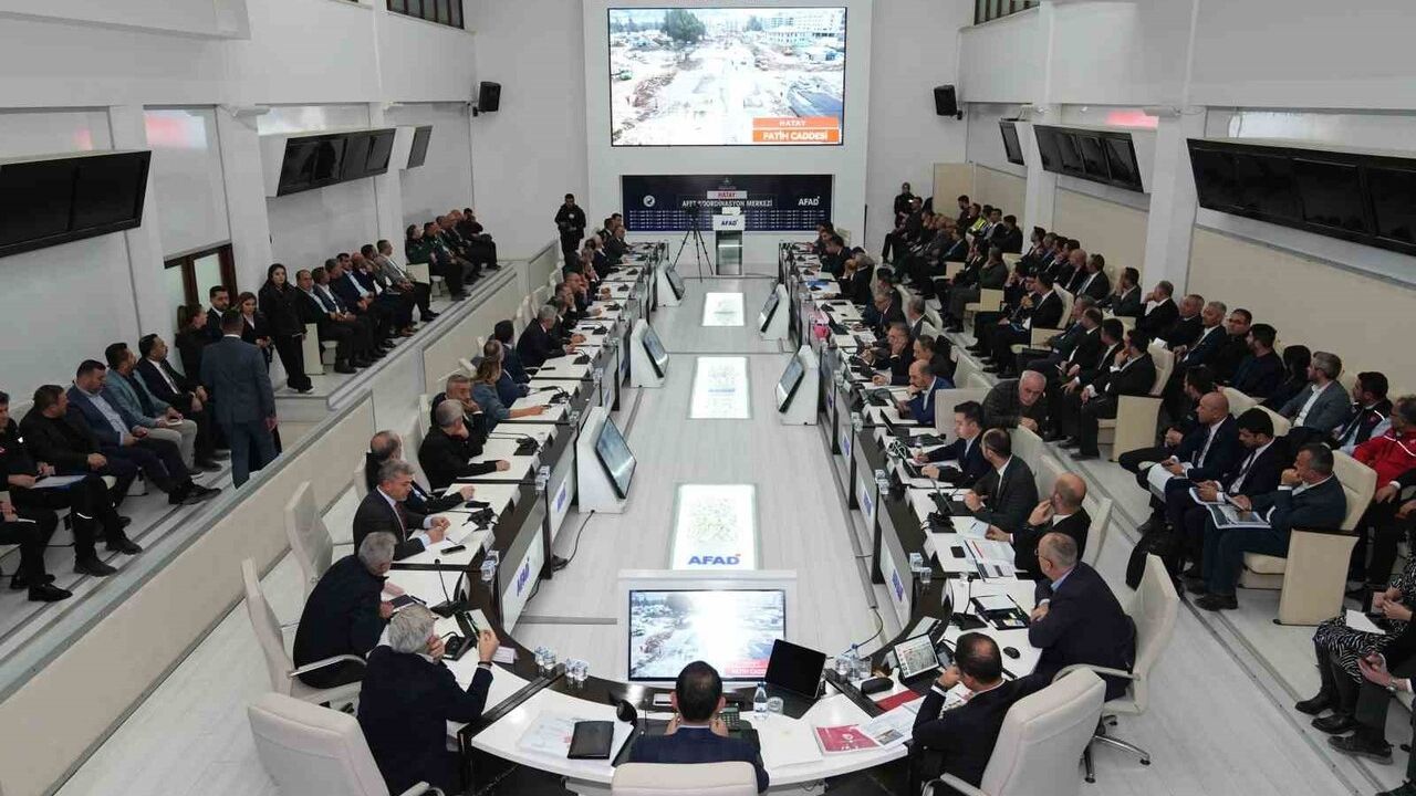 CHP’li Serkan Topal, Hatay'daki Yeniden İnşa Çalışmalarını Takdir Etti