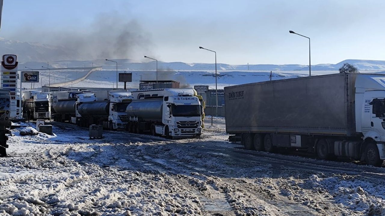 Cizre'de Kar Yağışı Hayatı Olumsuz Etkiledi