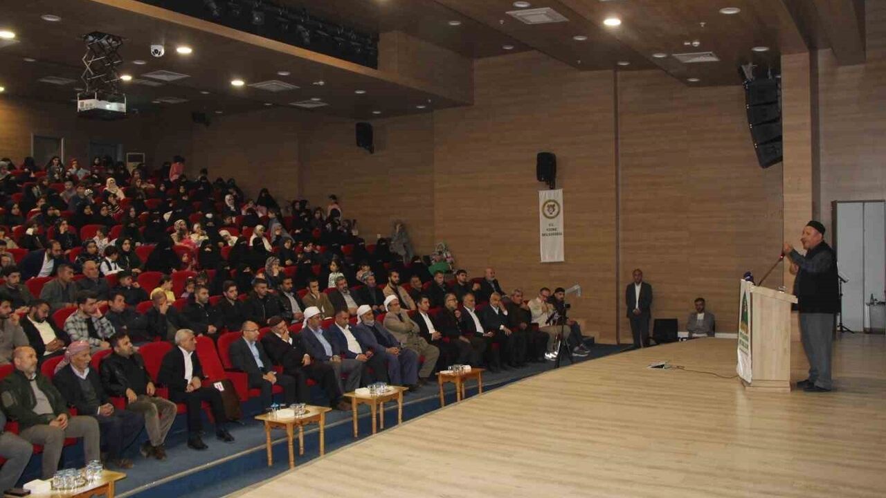 Cizre'de 'Yolumuzu Aydınlatan Yıldızlar' Programı Gerçekleşti