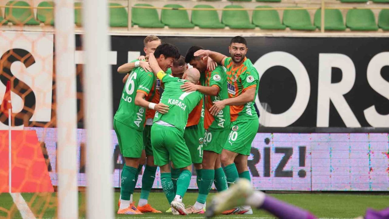 Corendon Alanyaspor 1-0 Fatih Karagümrük: Maçın İlk Yarı Özeti
