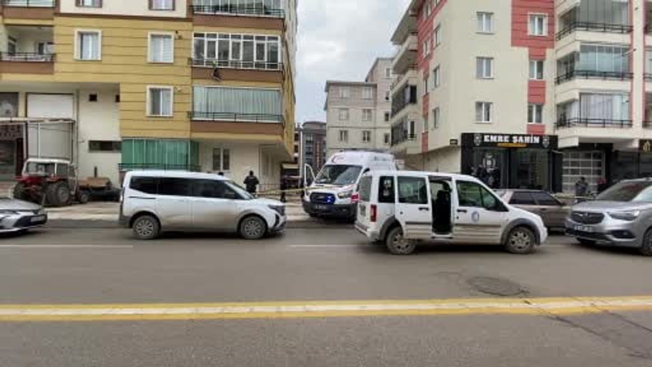 Çorum'da Apartmandan Düşen Adam Hayatını Kaybetti