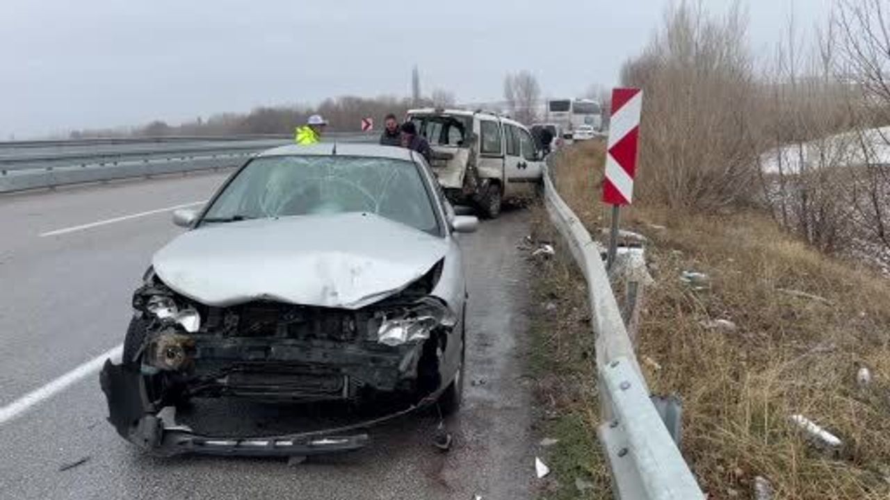 Çorum'da Otomobil Kazası: 5 Yaralı
