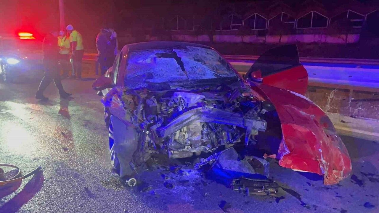 Çorum'da Otomobil Tıra Çarptı: 1 Genç Hayatını Kaybetti