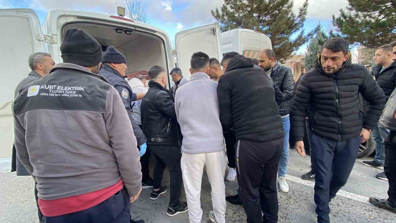 Çorum'da Park Halindeki Otomobilde 30 Yaşındaki Adamın Ölümü