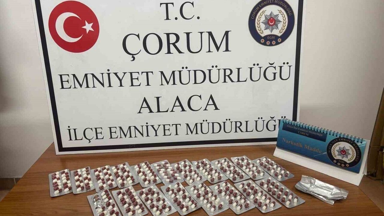 Çorum'da Uyuşturucu Operasyonu: 266 Sentetik Hap ve Metamfetamin Ele Geçirildi