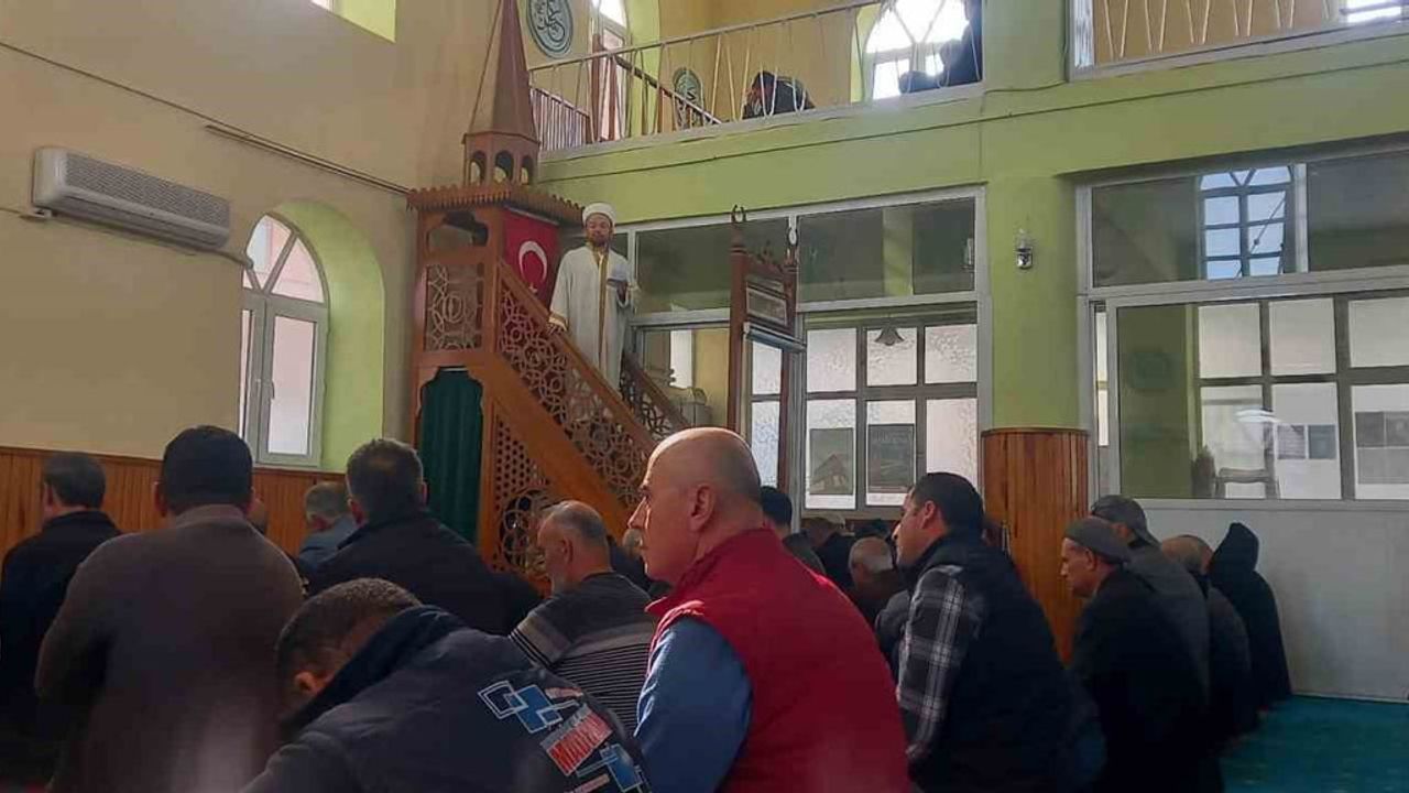 Cuma Hutbesinde Yeni Yıl ve Kimlik Teması Vurgulandı