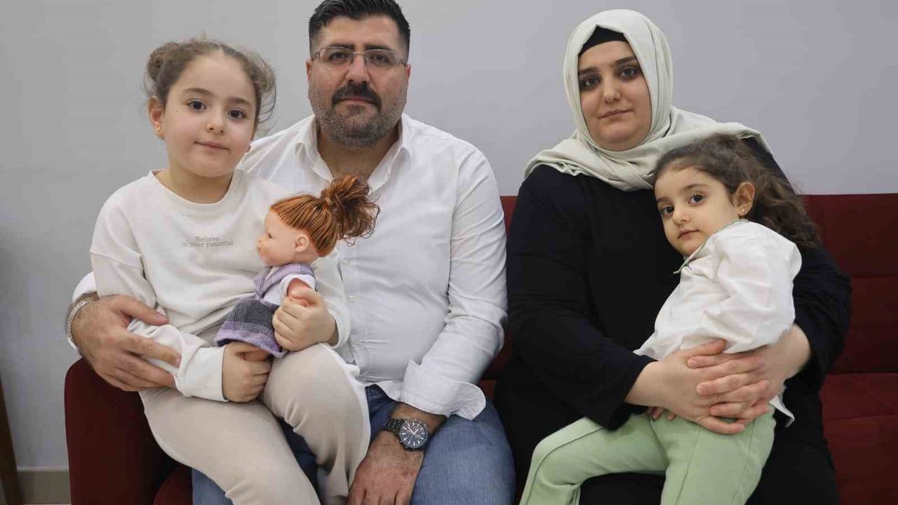 Cumhurbaşkanı Erdoğan, Hatay'daki Depremzede Aileyi Ziyaret Etti