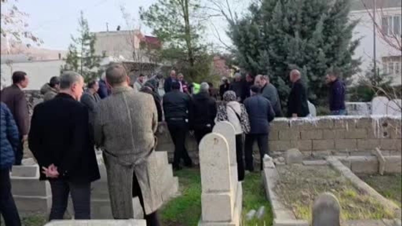 Cumhurbaşkanı Erdoğan’ın Öğretmeni Ergün Sönmez, Diyarbakır’da Defnedildi