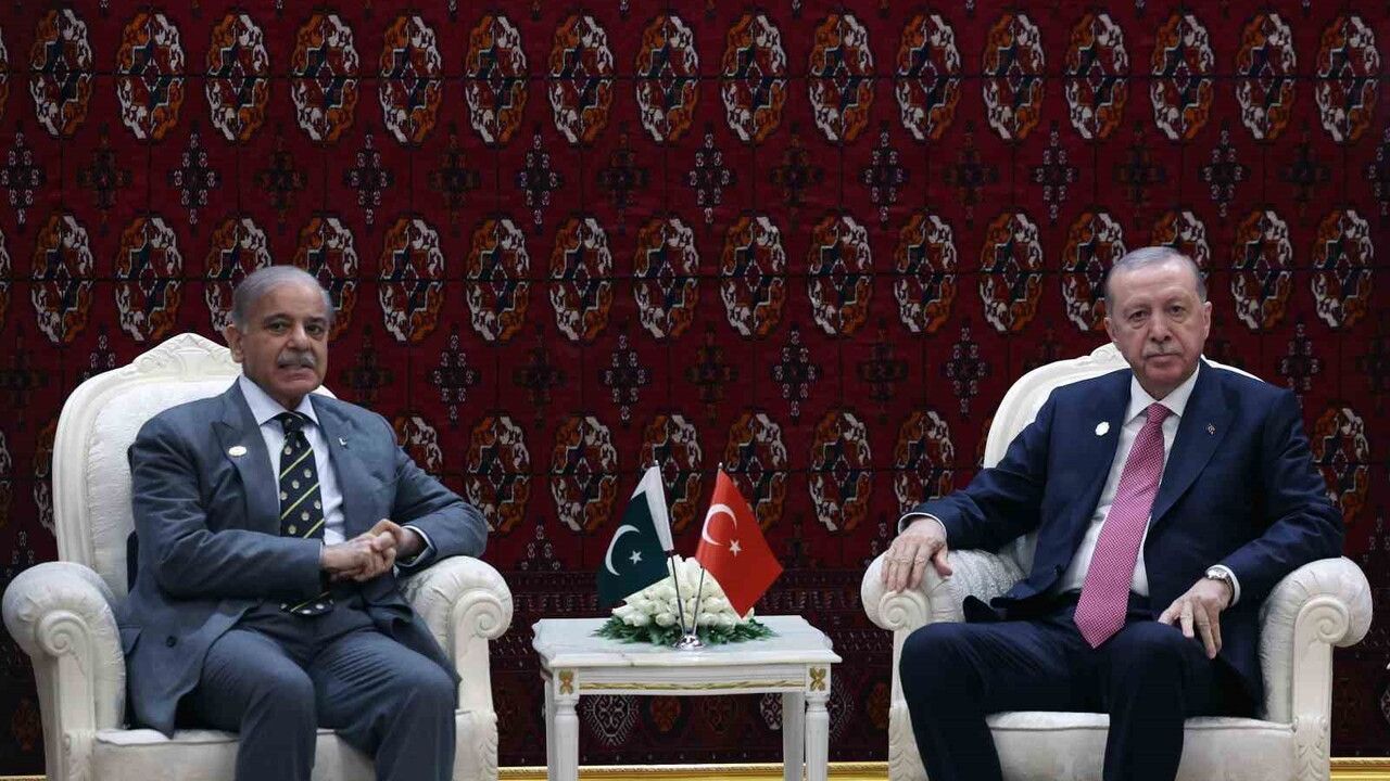 Cumhurbaşkanı Erdoğan, Pakistan Başbakanı ile Aşkabat'ta Görüştü