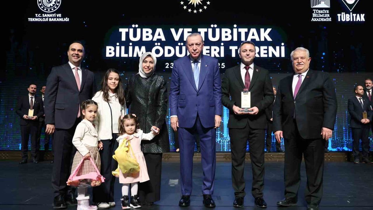 Cumhurbaşkanı Erdoğan, Türkiye'yi Veri Üssü Yapacak Projeyi Açıkladı