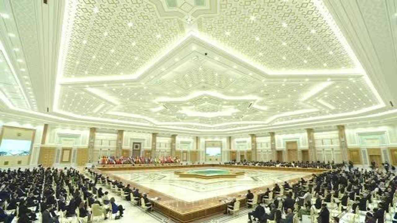 Cumhurbaşkanı Erdoğan Türkmenistan'da Barış ve Güven Forumu'na Katıldı