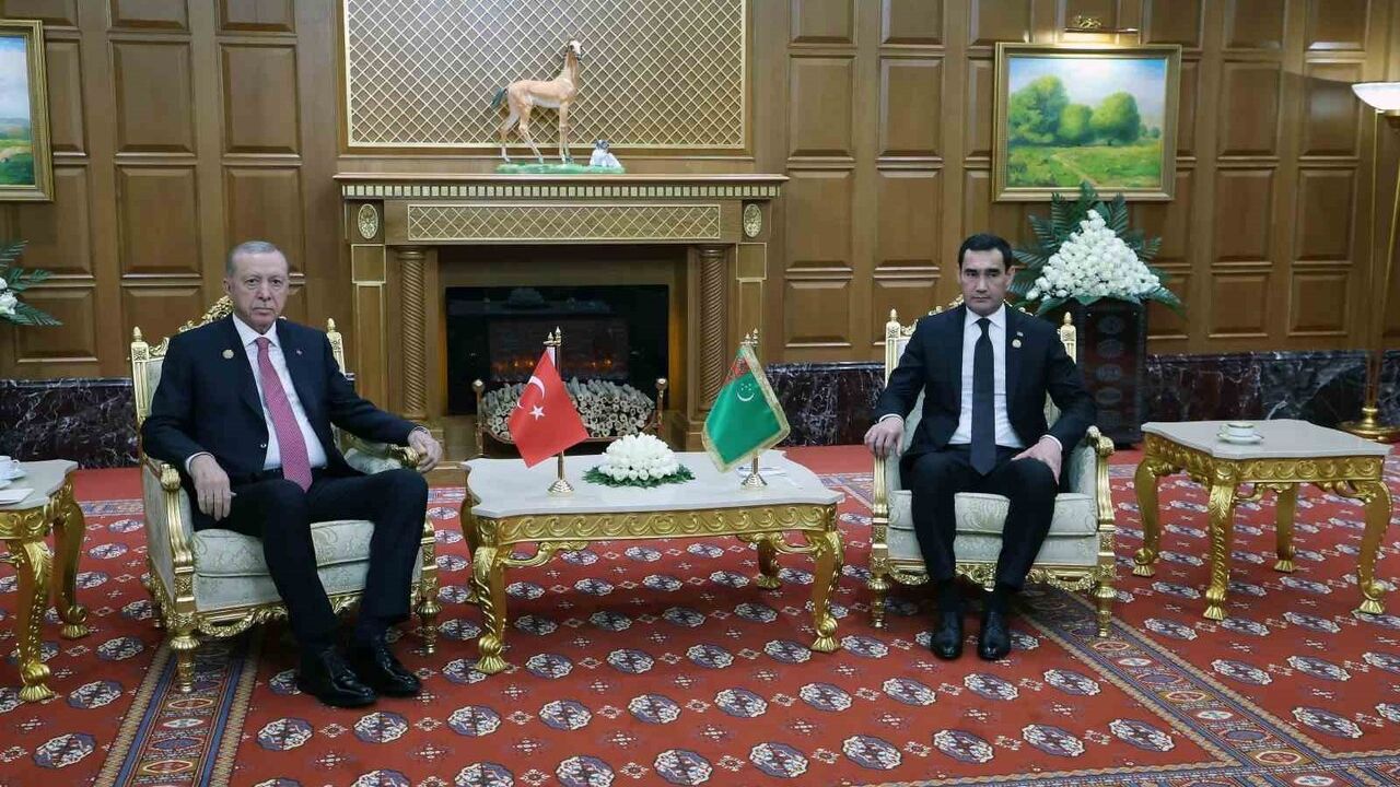 Cumhurbaşkanı Erdoğan, Türkmenistan'da Barış ve Güven Forumuna Katıldı