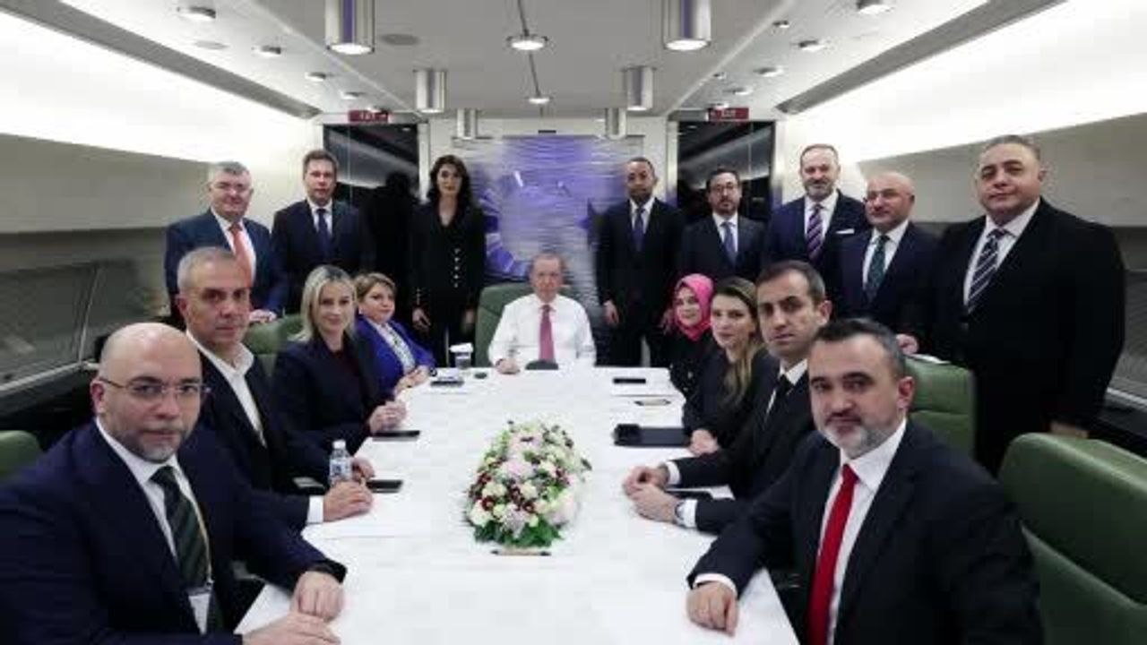 Cumhurbaşkanı Erdoğan, Türkmenistan Yolculuğunun Ardından Medyayı Bilgilendirdi