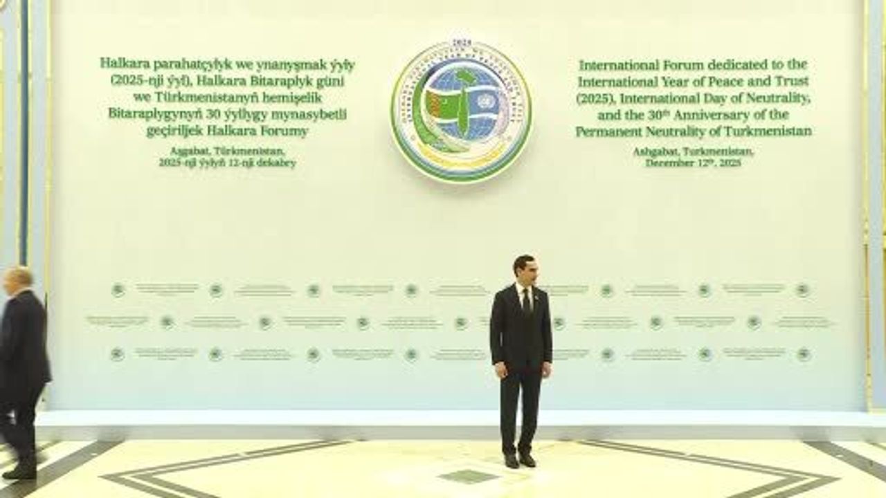 Cumhurbaşkanı Erdoğan Uluslararası Barış ve Güven Forumu'nda Aile Fotoğrafı Çekildi