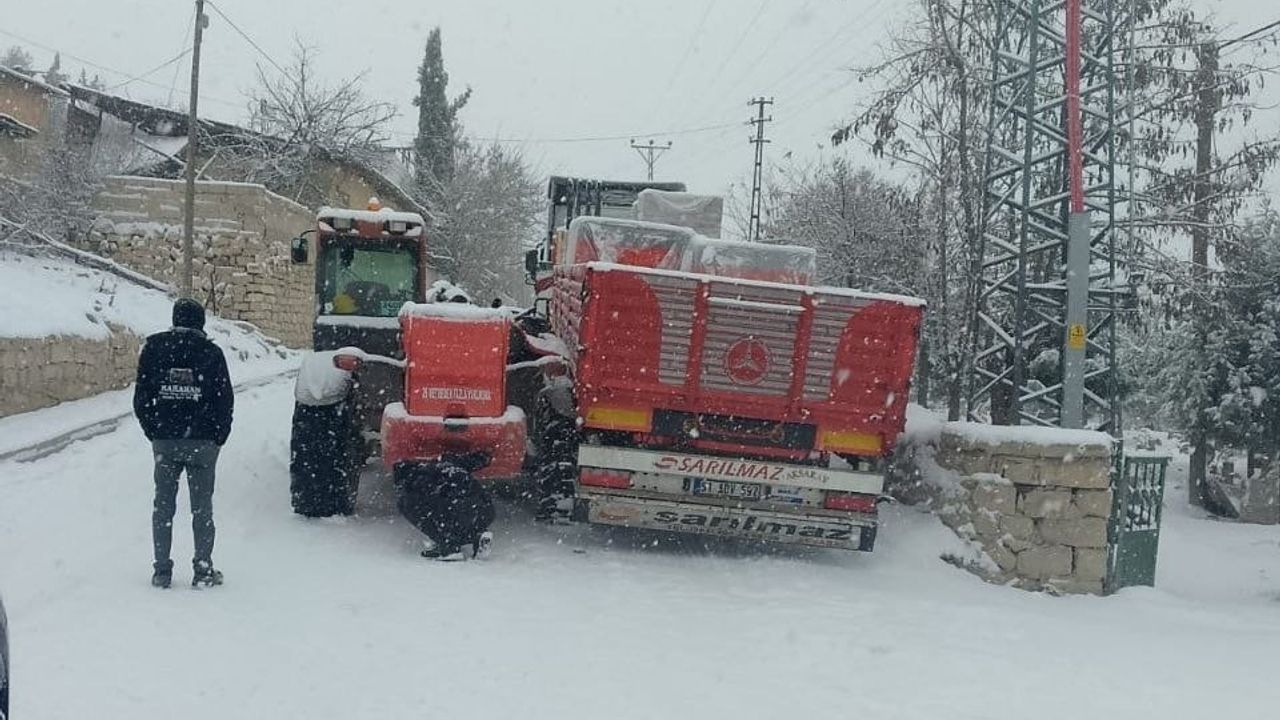 Darende'de Yoğun Kar Yağışı Etkili Oluyor