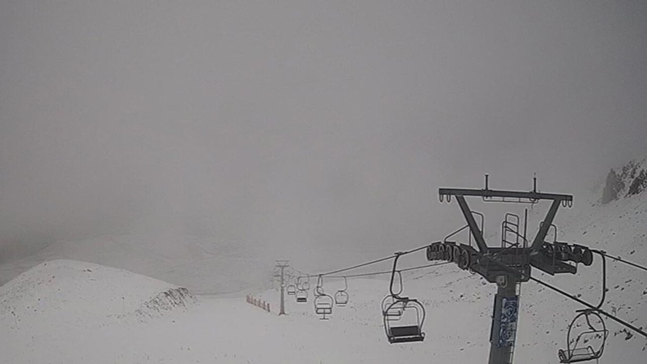 Davraz Kayak Merkezi'nde İlk Kar Yağışı