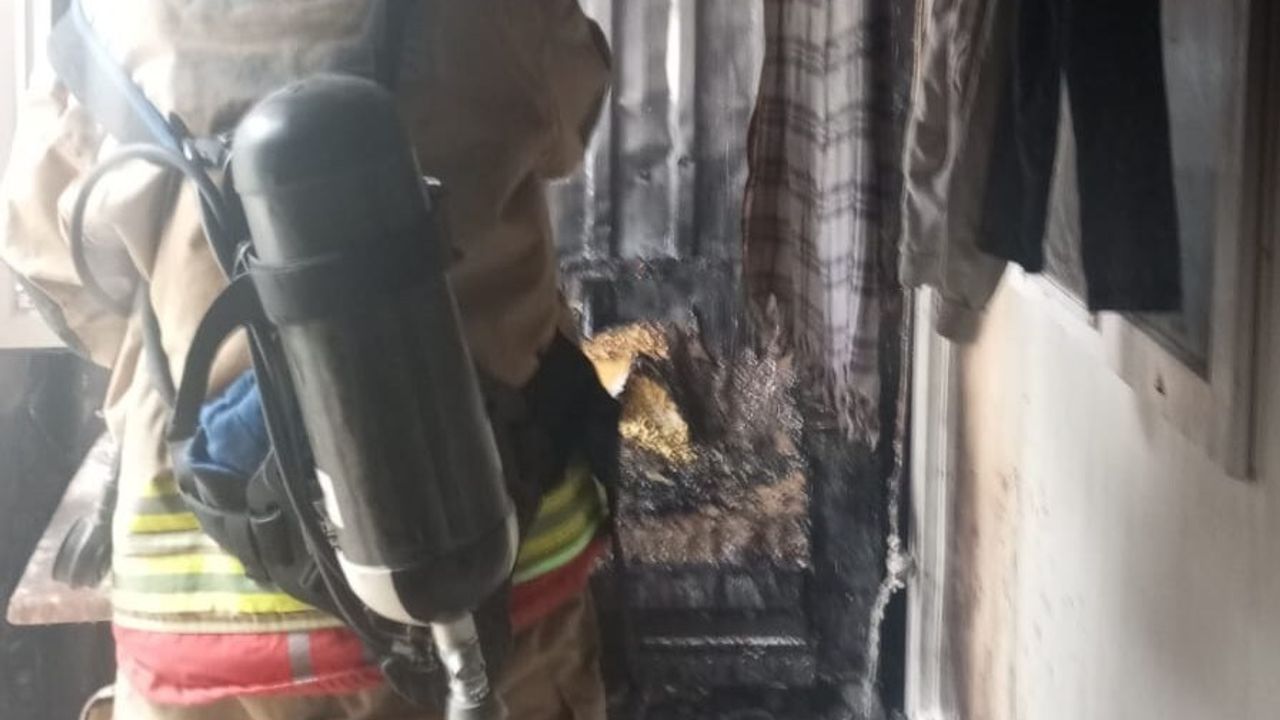 Defne’de Konteyner Yangını Kontrol Altına Alındı