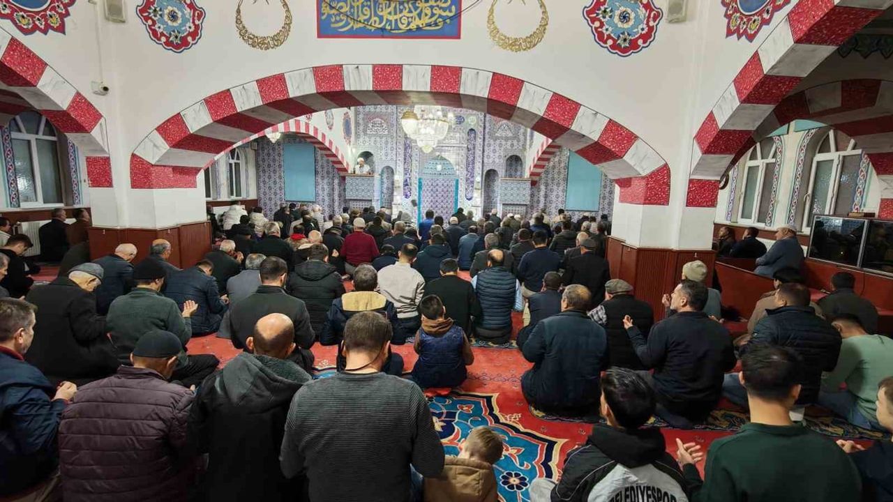 Demirci'de Regaip Kandili Coşkuyla Kutlandı