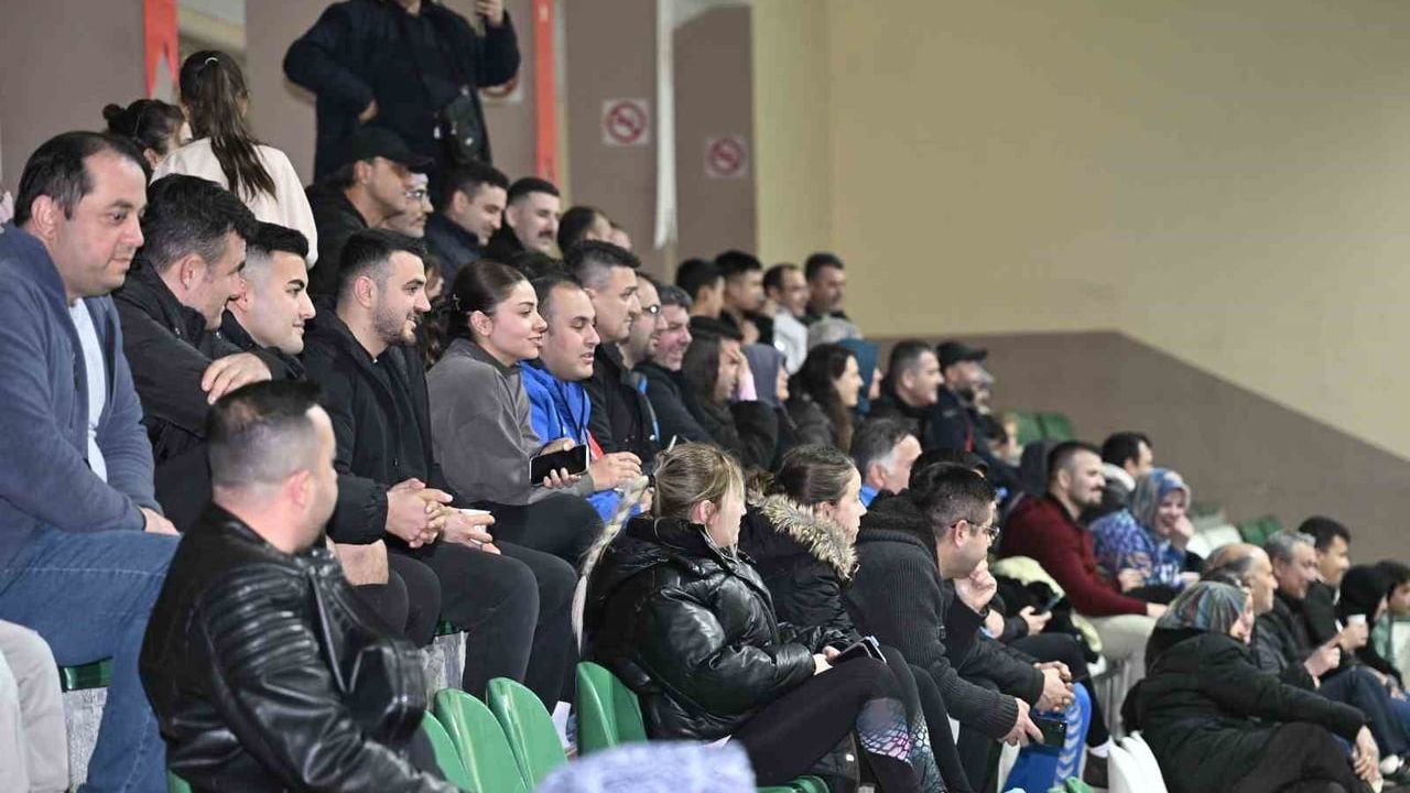 Demirci Kaymakamlık Kupası Voleybol Turnuvası Başladı