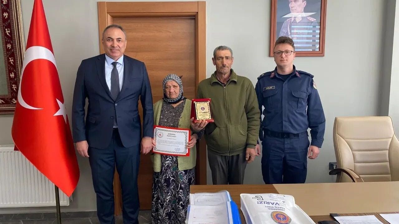 Denizli'de 3 Kadından Jandarma'ya Anlamlı Bağış